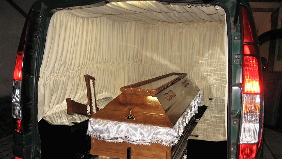 prevoz pokojnika pogrebna oprema i usluge kraljevo pecic